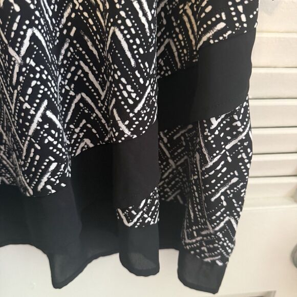 Catherines Black White Geometric Tunic Top Chiffon Hem 3/4 Sleeve Chic Work Wear - Picture 6 of 12